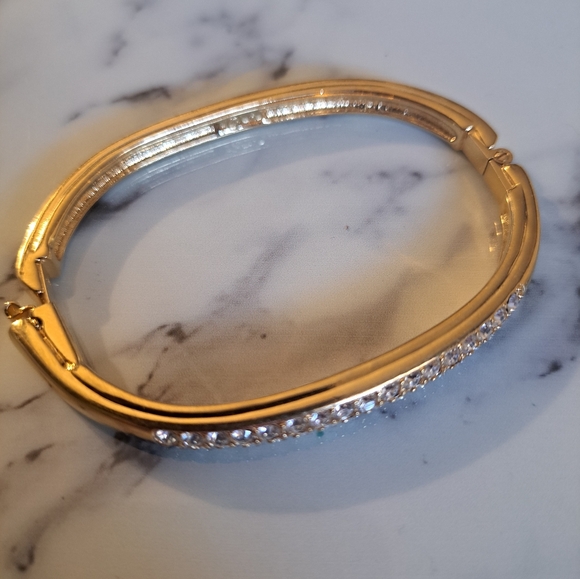 Swarovski Signed Gold And Crystals Hinged Bangle Bracelet 7-3/8 X 8mm Pave Style - Picture 1 of 7